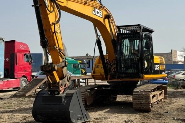 Колесные или гусеничные экскаваторы – что лучше взять в аренду?