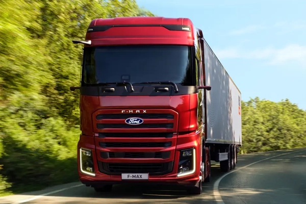 Премьера обновленного Ford F-Max 2025/2026: новые акценты внутри кабины