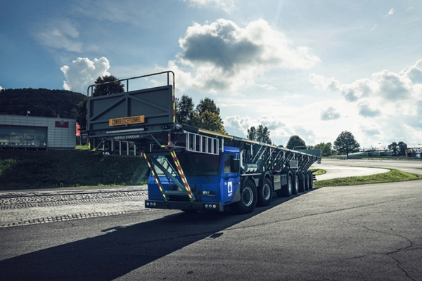 Самый длинный грузовик Tatra в истории работает на металлургическом заводе