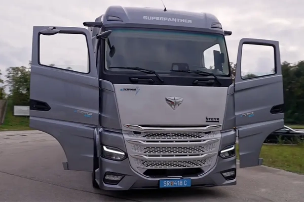 Новый тягач с логотипом Steyr уже на европейских дорогах – SuperPanther начал тесты