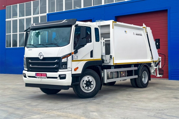 АЛЬФАТЕКС выпустил современный мусоровоз АТ-4031 на шасси DAYUN
