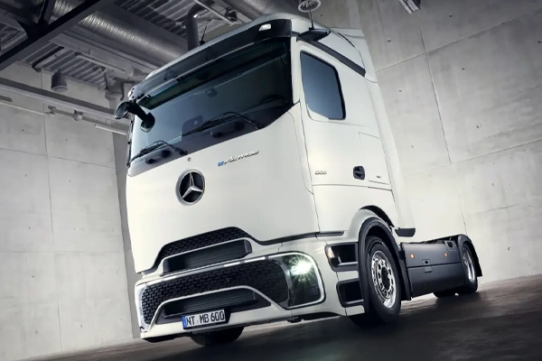 Mercedes-Benz выводит на рынок eActros Lowliner: электрический тягач для мегаперевозок