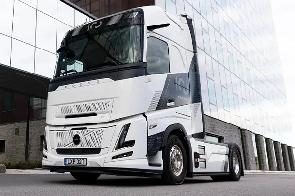 Volvo Trucks отметит 100-летие марки специальной серией 100 Years Edition
